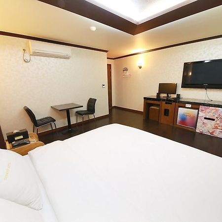 Hotel Diamond Сувон Екстериор снимка