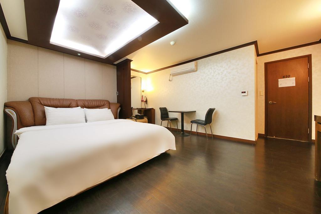 Hotel Diamond Сувон Екстериор снимка