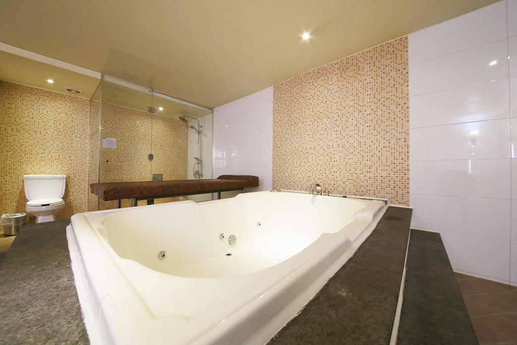 Hotel Diamond Сувон Екстериор снимка