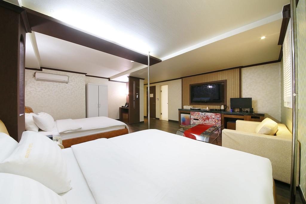 Hotel Diamond Сувон Екстериор снимка
