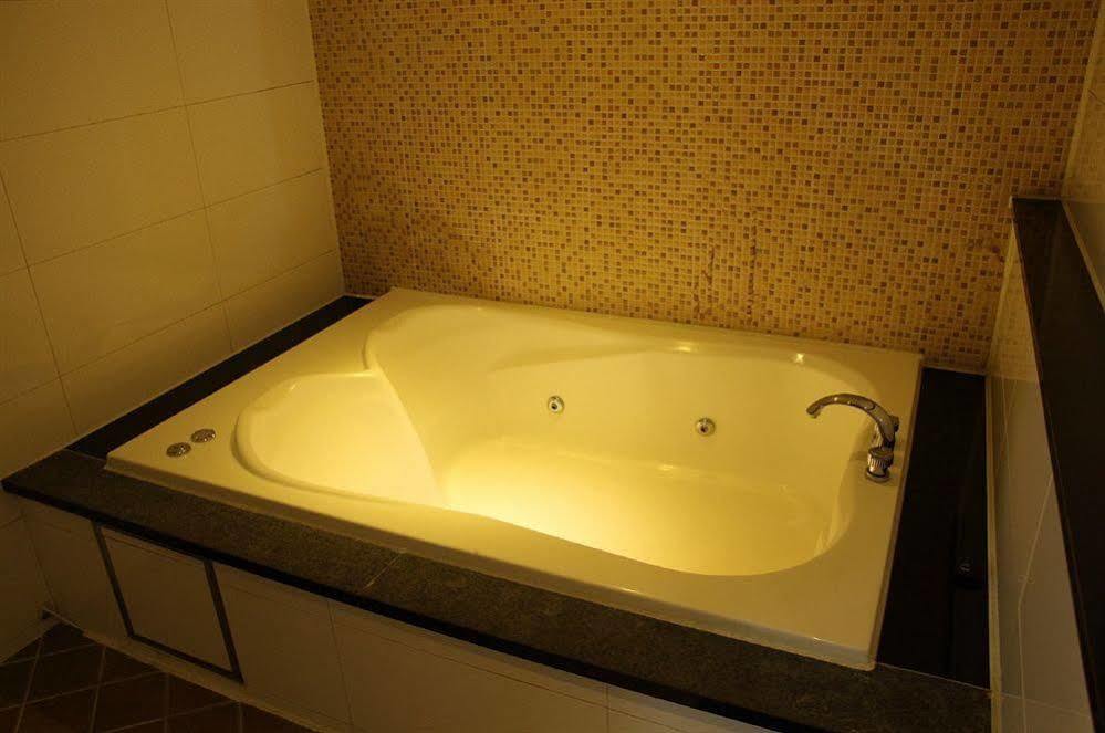 Hotel Diamond Сувон Екстериор снимка