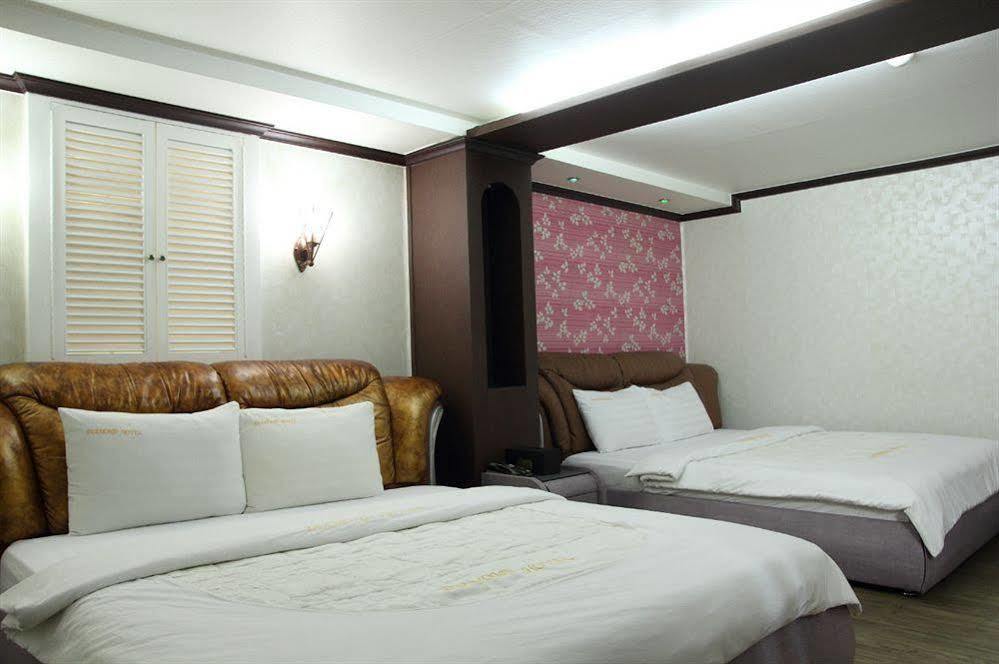 Hotel Diamond Сувон Екстериор снимка